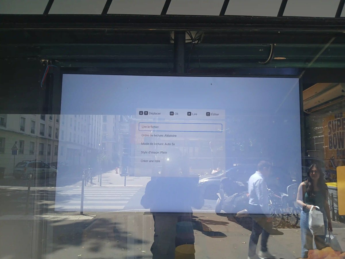 Un écran d'affichage montrant un menu