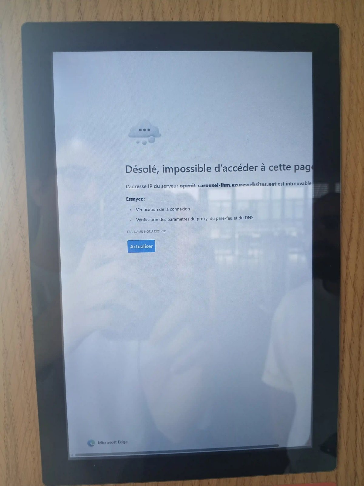 Un écran tactile montrant un navigateur en erreur