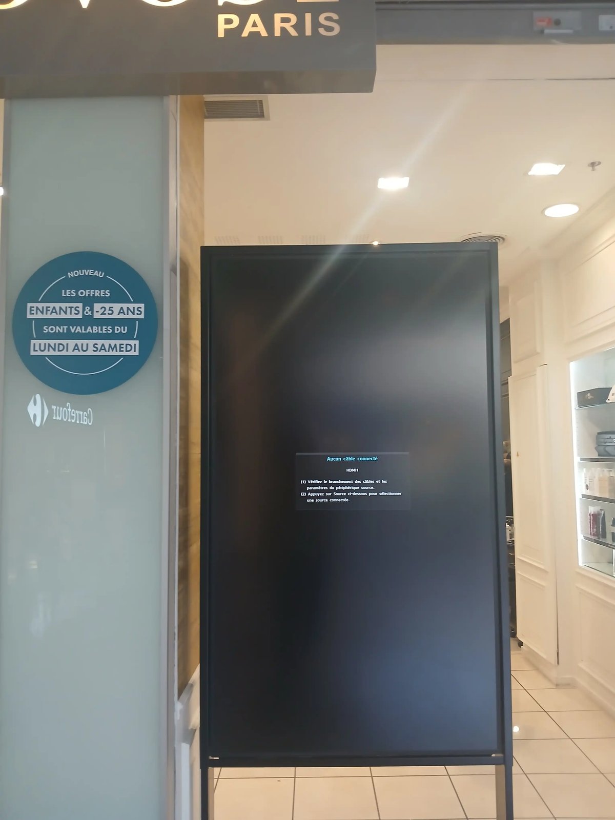 Écran d'affichage noir avec un message d'erreur