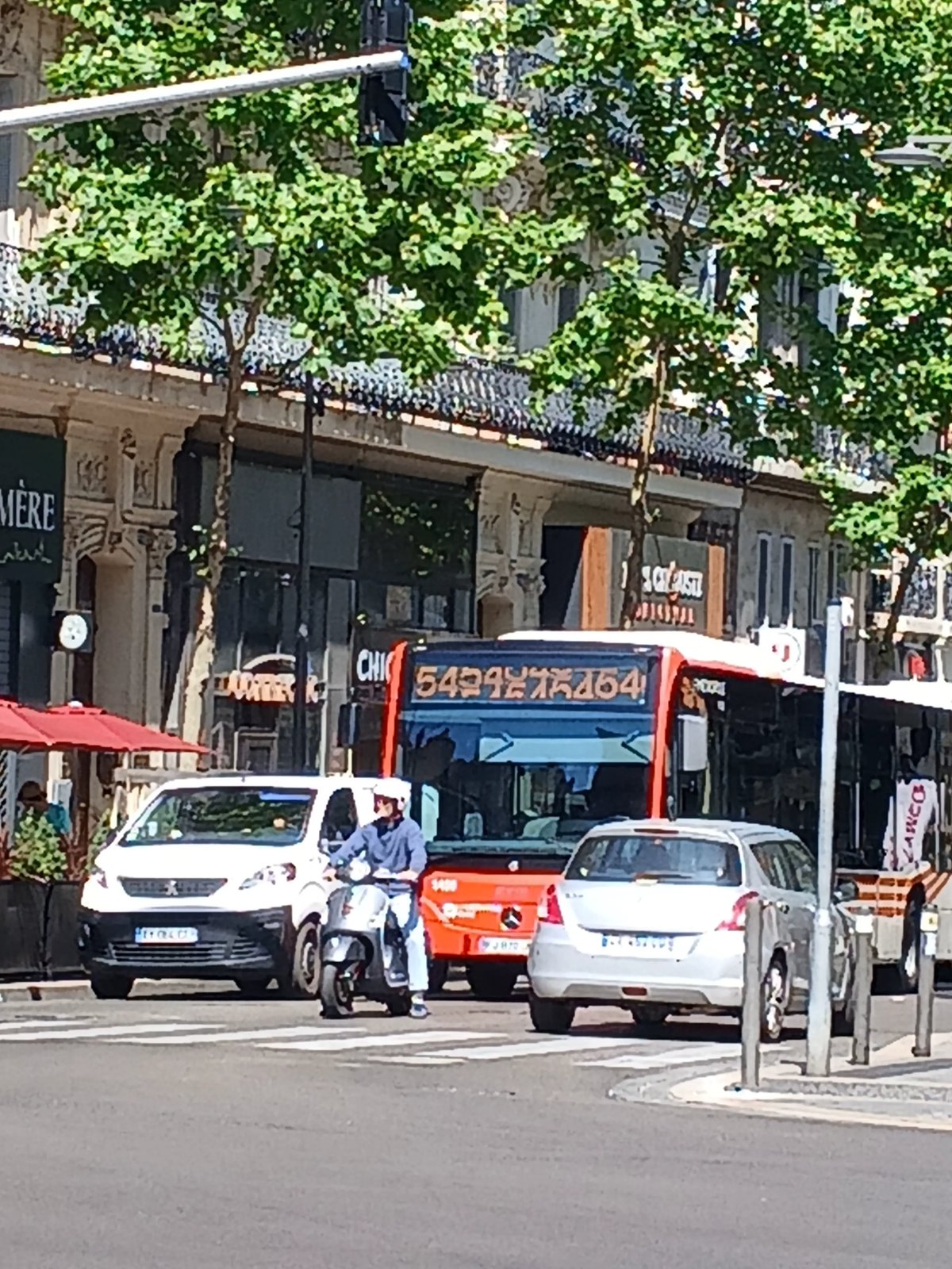 Un bus avec une erreur d'affichage sur l'écran qui indique le numéro de la ligne
