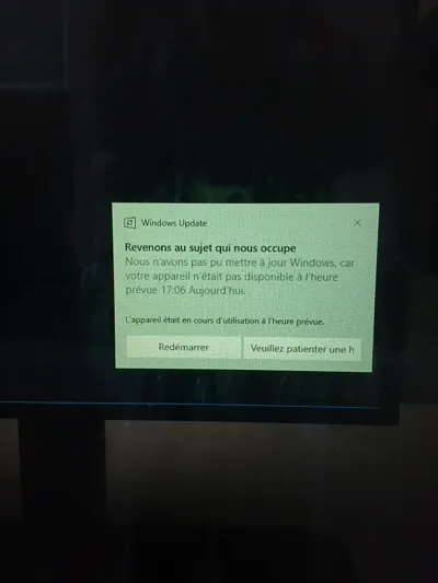 Une notification de mise à jour Windows sur un écran d'affichage