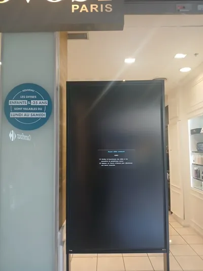 Écran d'affichage noir avec un message d'erreur